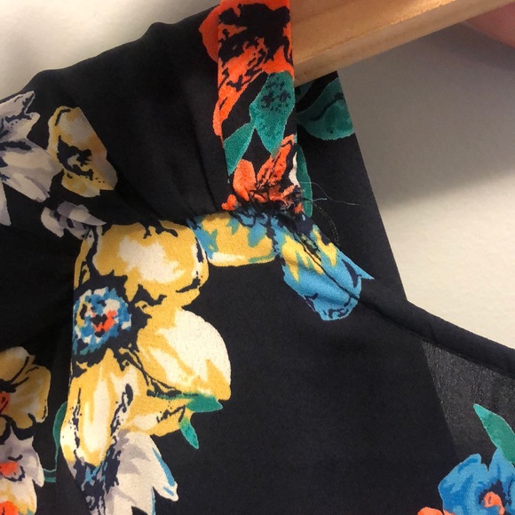 Ruffled bottom romper - Picture 6 of 6